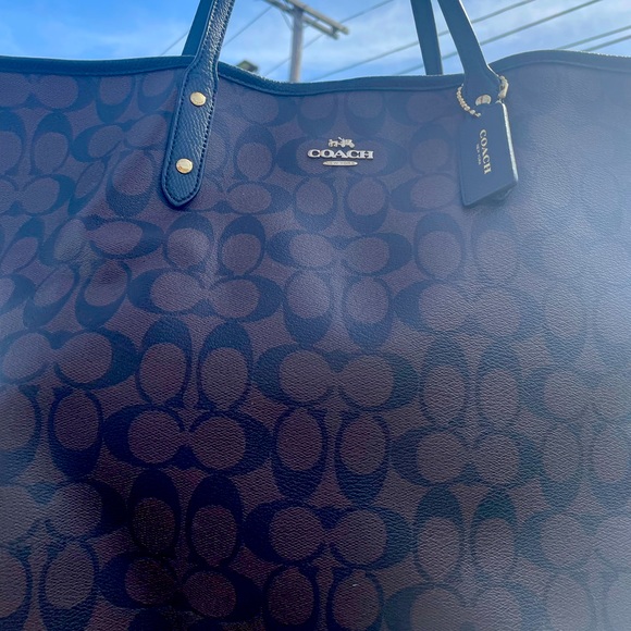 Coach City bag!!!! Fair condition. One strap slightly frayed. - Picture 1 of 4